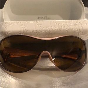 Oakley women’s pink sunglasses 😎